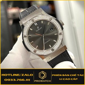 Đồng Hồ Hublot 1:1 Classic Gray Viền Kim Cương Moissanite