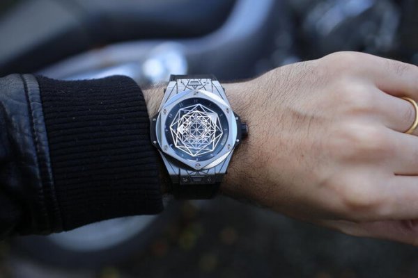 5 cách nhận diện phân biệt đồng hồ hublot thật giả dễ và chính xác nhất