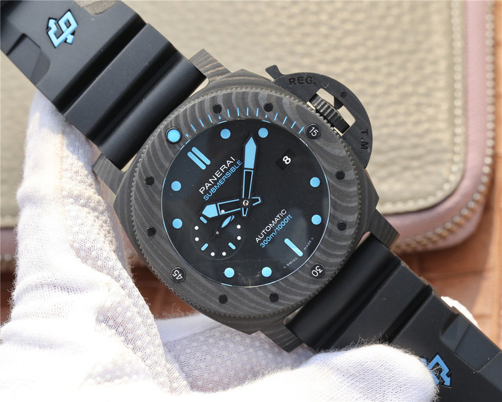 ng h Panerai PAM 1616 Submersible Carbotech v i B m y P.9000